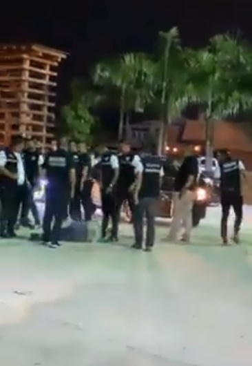 การ์ดร้านอาหารกระทืบลูกค้า