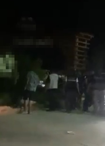 การ์ดร้านอาหารกระทืบลูกค้า