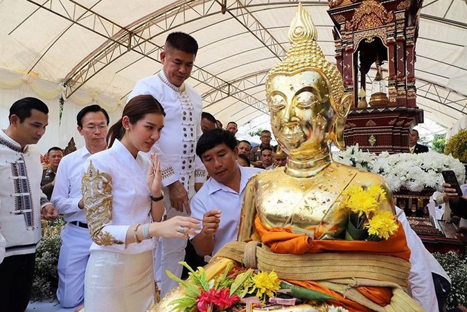 จุ๊บจิ๊บ ธนพร