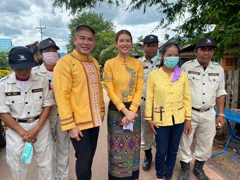 จุ๊บจิ๊บ ธนพร