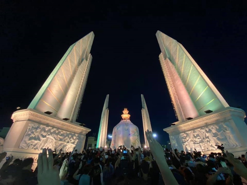 ม็อบศิลปะปลดแอก