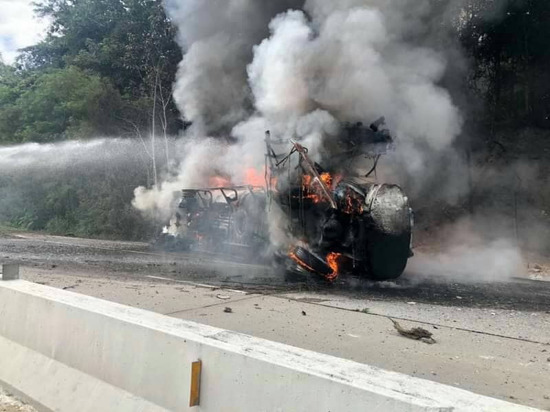 รถบรรทุกน้ำมันคว่ำ