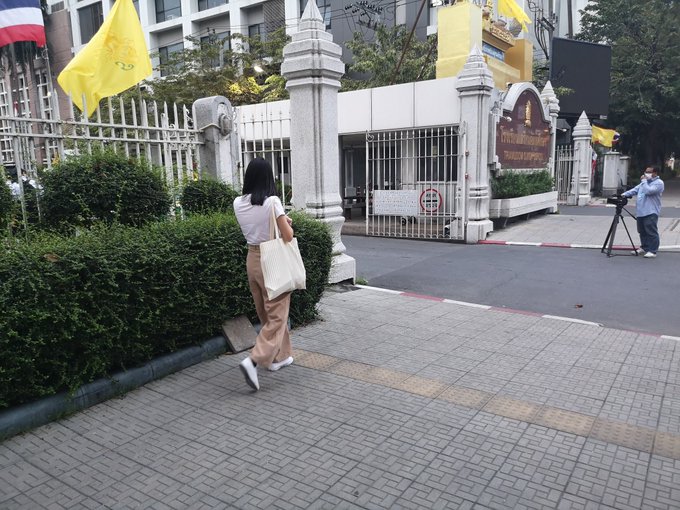 1 ธันวาบอกลาเครื่องแบบ