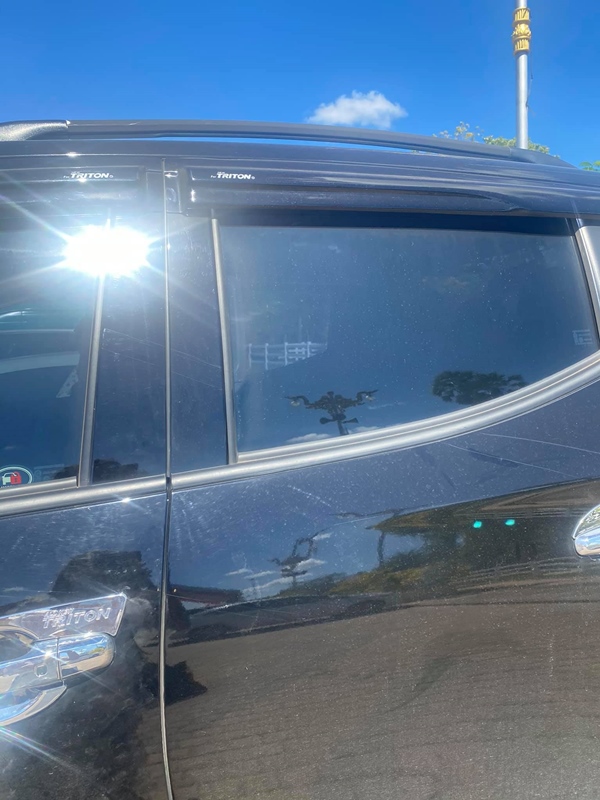 คนขายดอกไม้ขูดรถ