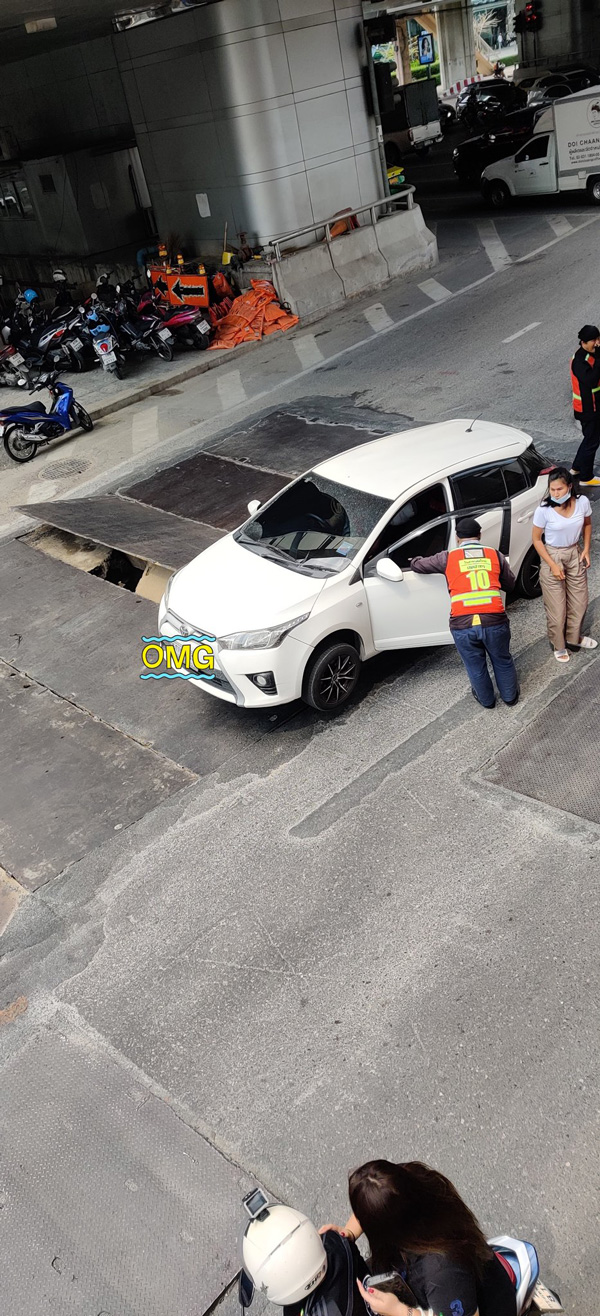 เหล็กพื้นถนนงัดท้องรถ