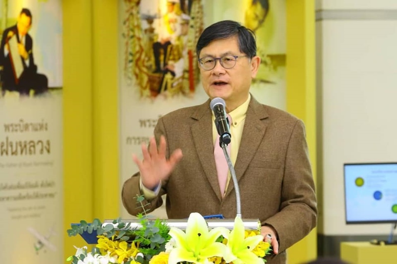 เอนก เหล่าธรรมทัศน์