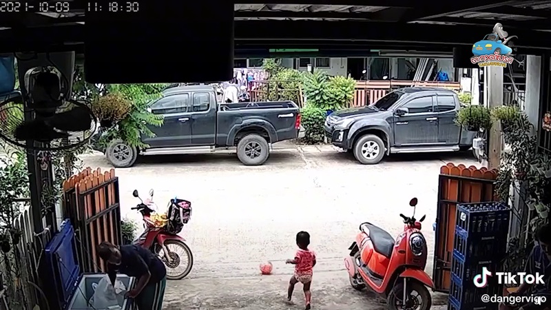 แท็กซี่ชนเด็ก