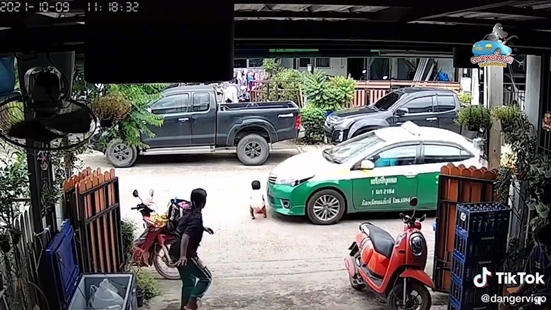 แท็กซี่ชนเด็ก