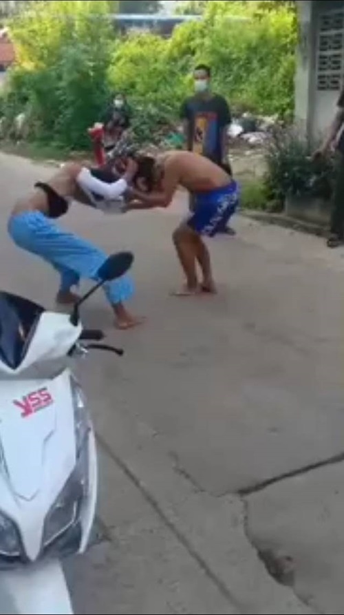 กะเทยต่อยชนะผู้ชาย