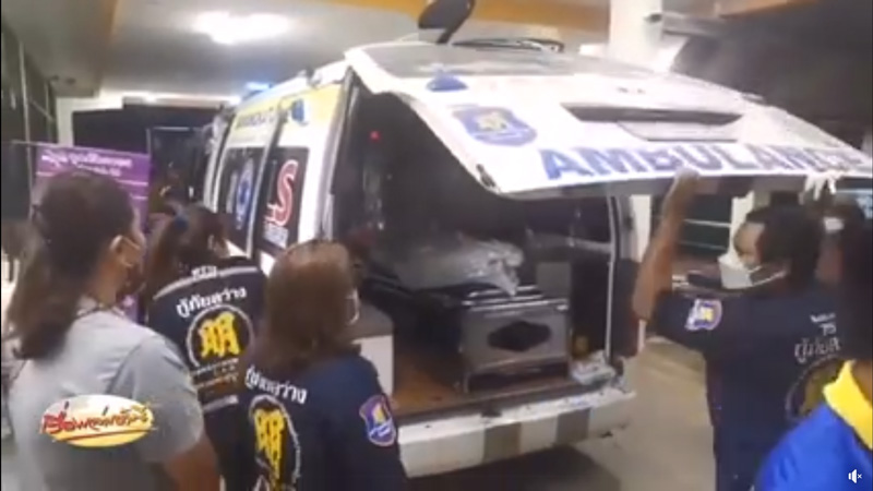 ช้างทำร้ายนักข่าวเสียชีวิต