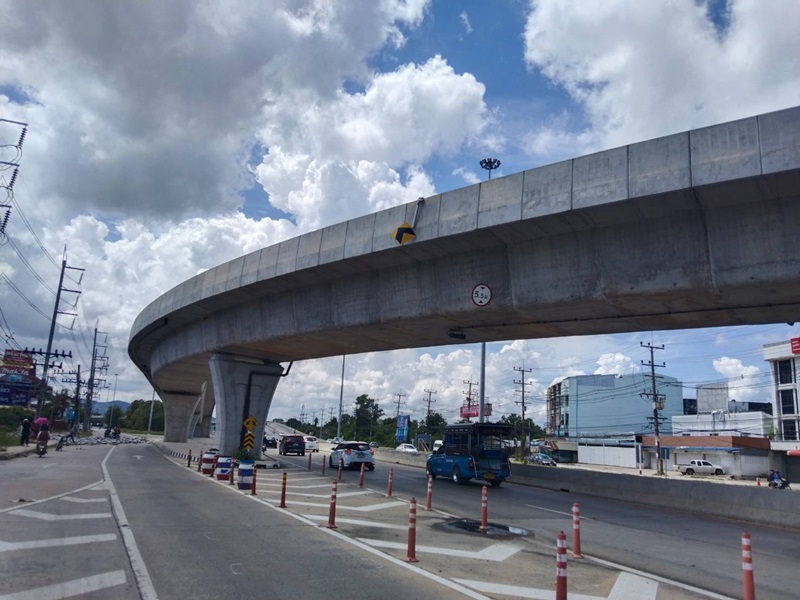 รถขนทูน่าคว่ำ