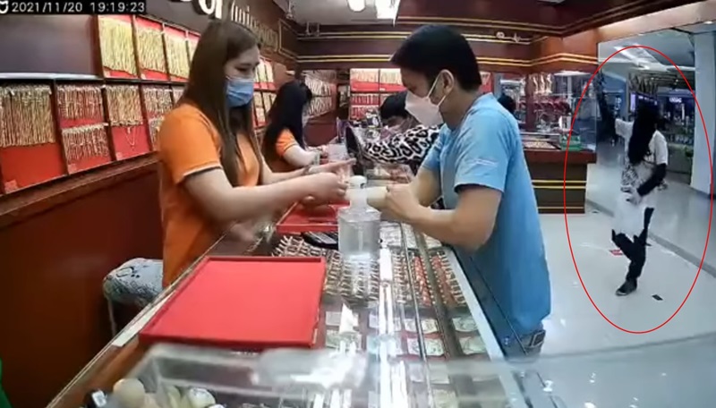 โจรปล้นร้านทอง