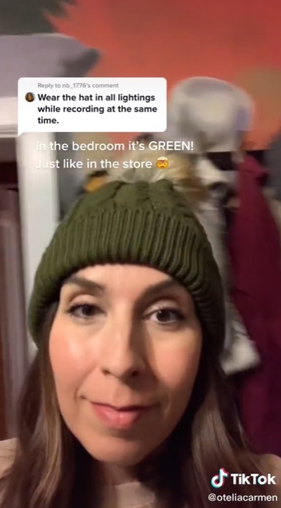 หมวกใบนี้สีอะไร