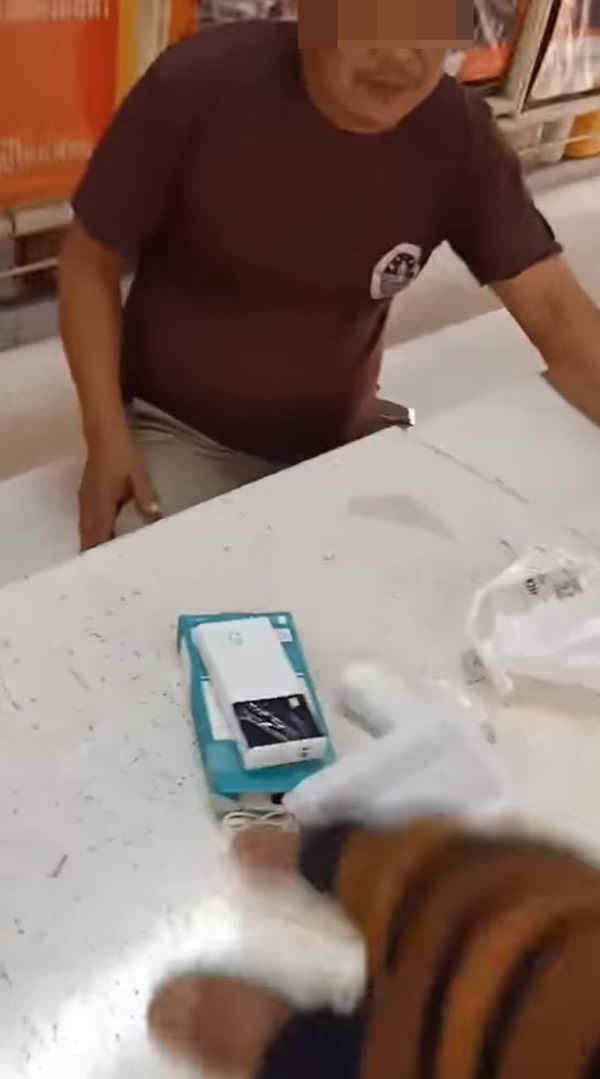 ทำร้ายพนักงานส่งของ