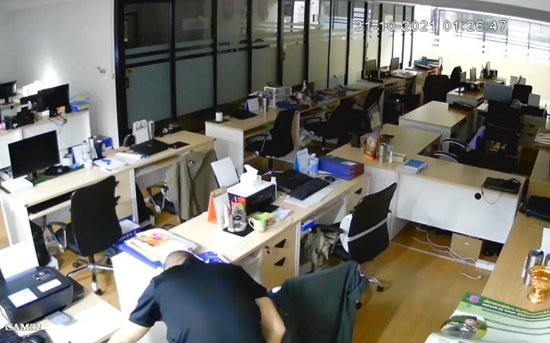 ตำรวจขโมยของ