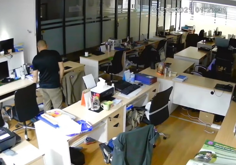 ตำรวจขโมยของ