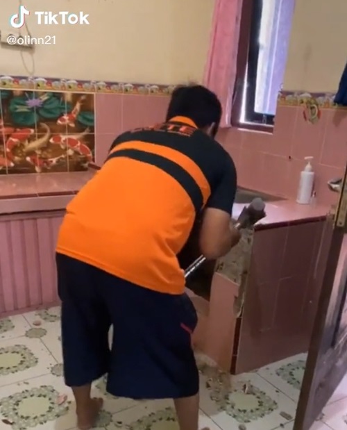 ทุบครัวเมีย