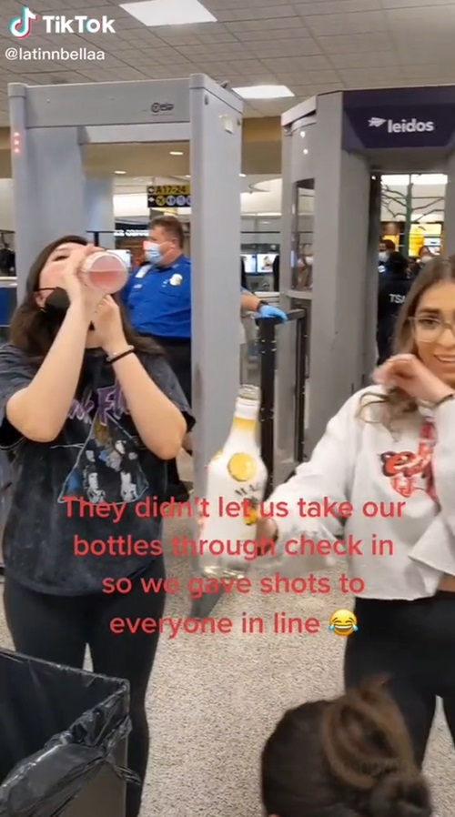 กระดกเหล้ากลางสนามบิน