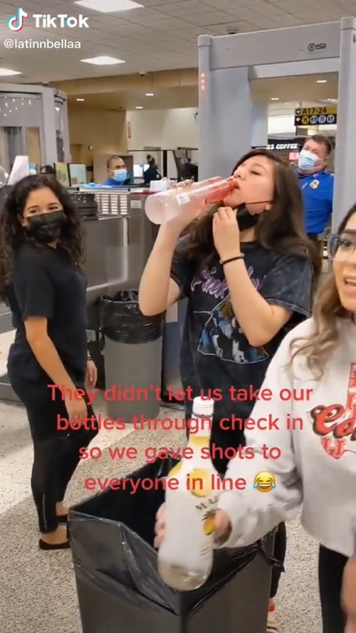 กระดกเหล้ากลางสนามบิน