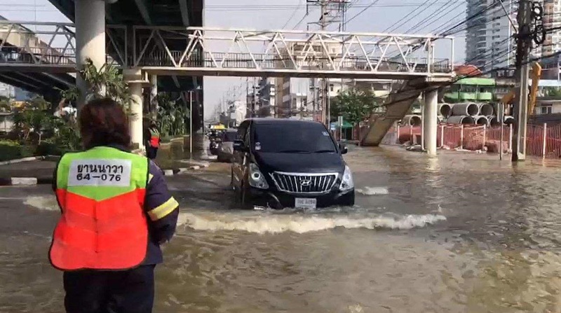 น้ำท่วมถนนพระราม 3