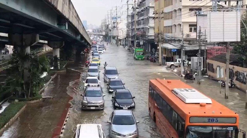 น้ำท่วมถนนพระราม 3