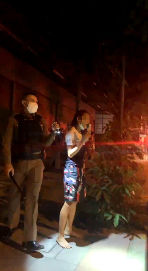 รุมทำร้าย