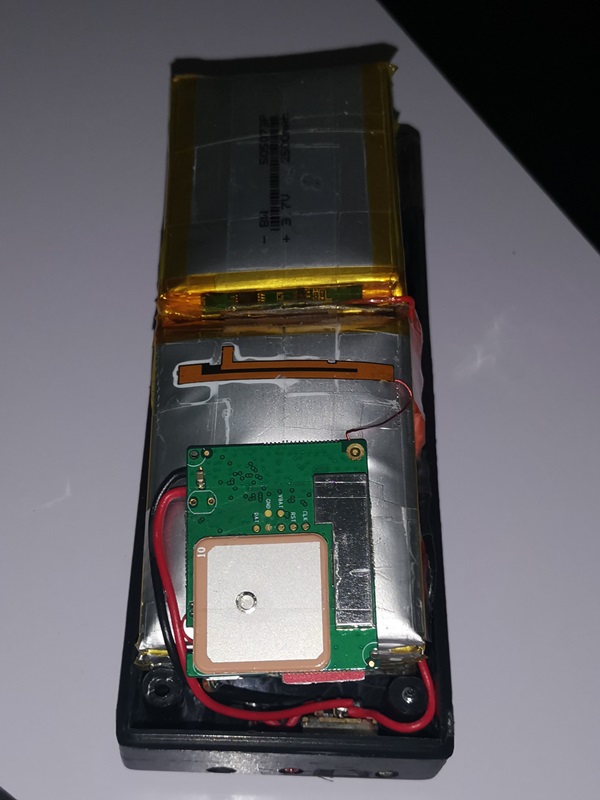 มิจฉาชีพแอบติด GPS ใต้รถ