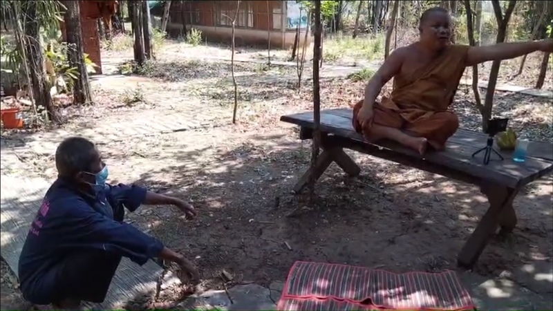 พระวางตะปูเต็มถนน