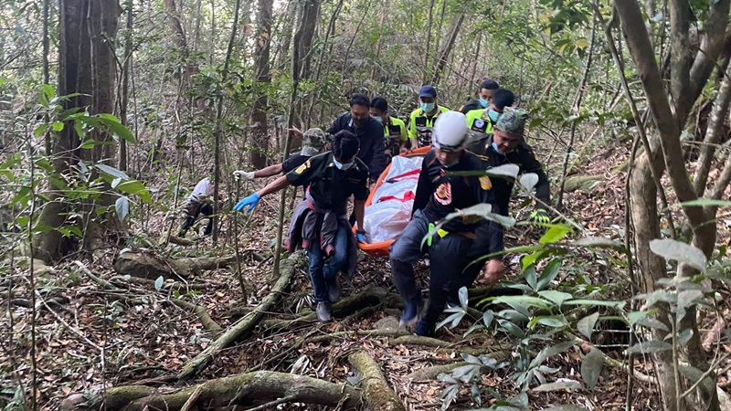 หนุ่มตกผาเดียวดาย