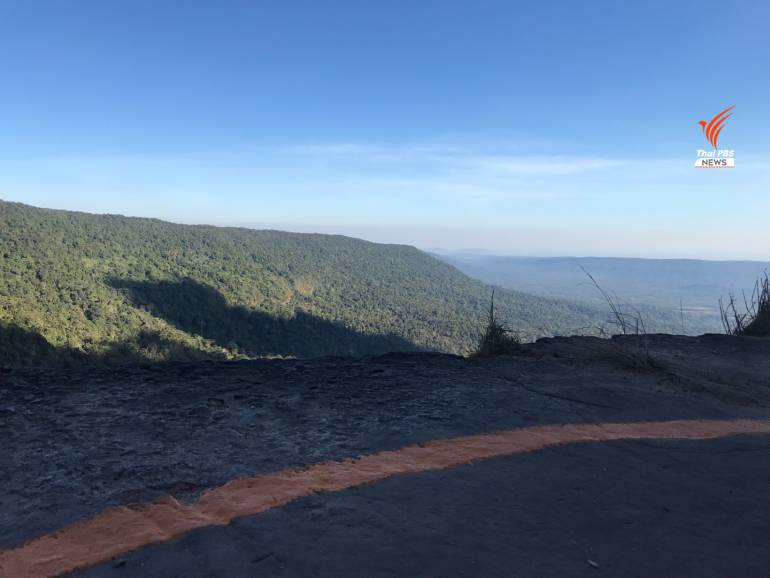 หนุ่มตกผาเดียวดาย