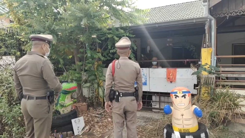 อยู่กับศพ