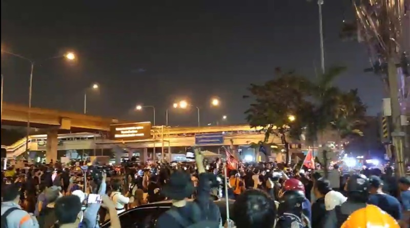 สลายการชุมนุม