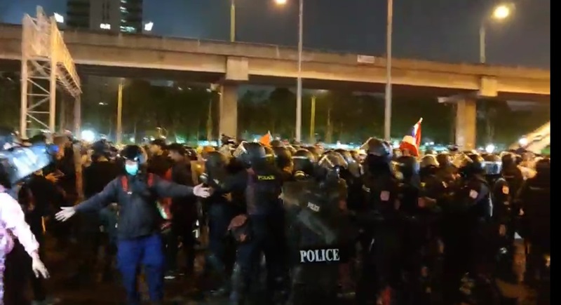 สลายการชุมนุม