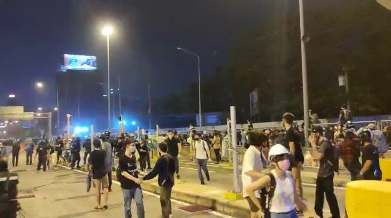 สลายการชุมนุม