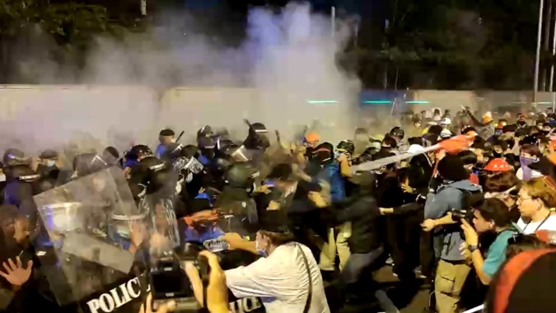 สลายการชุมนุม