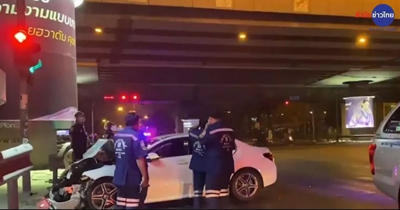 เบนซ์ชนรถกู้ภัย