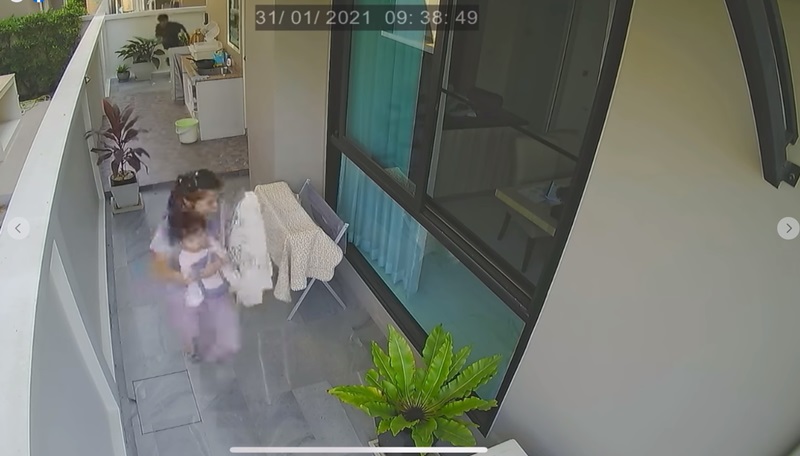 อุ้มลูกหนีหนุ่มคลั่งบุกบ้าน