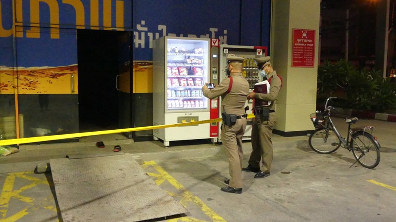 แทงเด็กปั๊ม