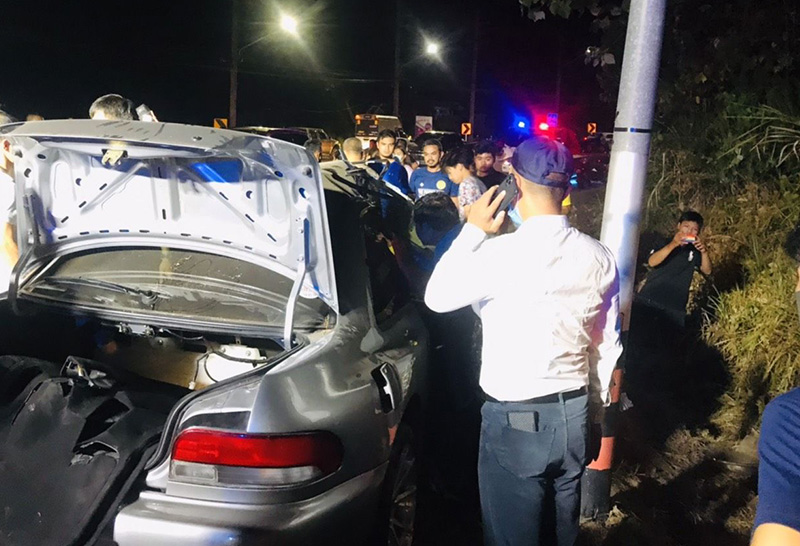 ปลาวาฬ อิสสระ รถชนเสาไฟฟ้า