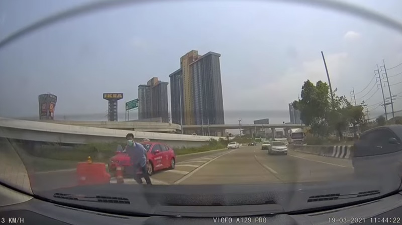 แท็กซี่ทำร้ายร่างกาย