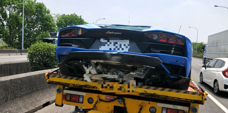 แลมโบกินี่ชนกัน