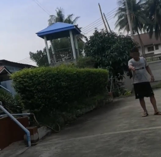 หาเรื่องพนักงานส่งของ