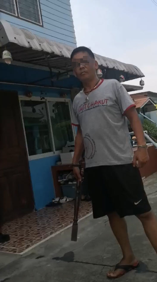 หาเรื่องพนักงานส่งของ