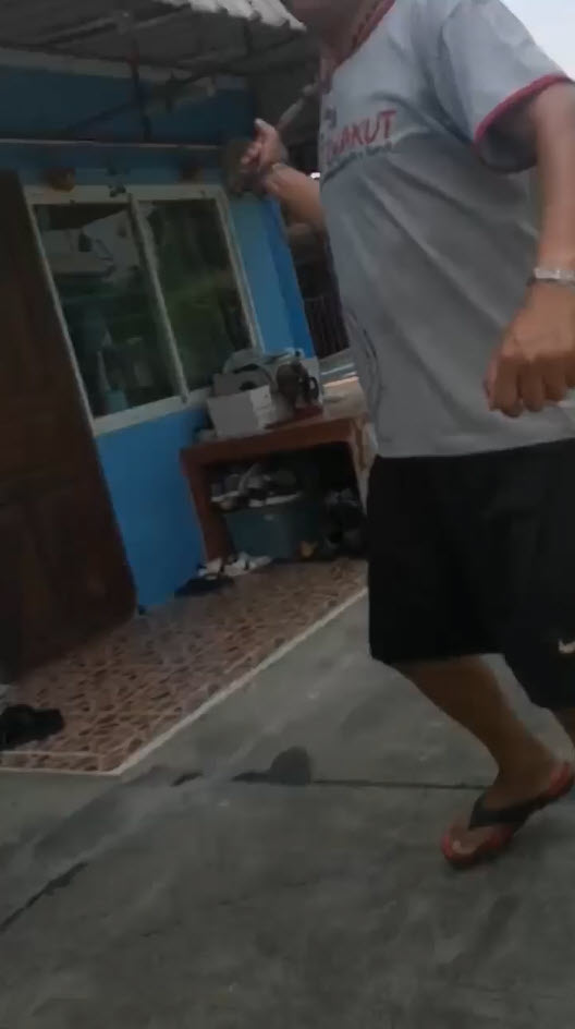 หาเรื่องพนักงานส่งของ