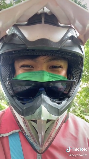 ส่งอาหารที่สุสาน