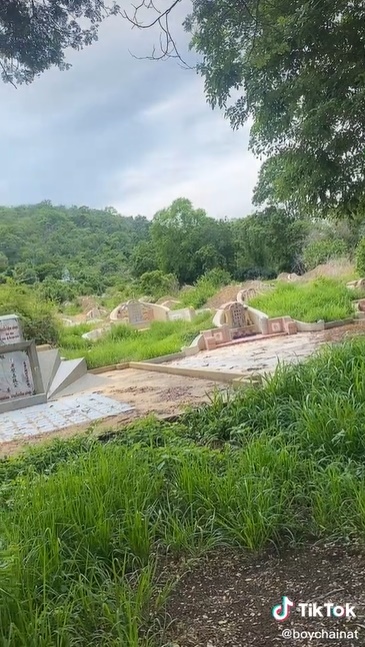 ส่งอาหารที่สุสาน