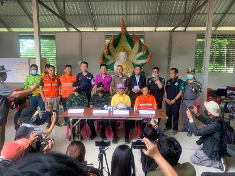 พระติดถ้ำ