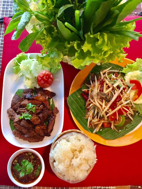 ร้านรวมใจ ไก่ย่าง-ส้มตำ เชียงใหม่ by เจ้ตุ๊