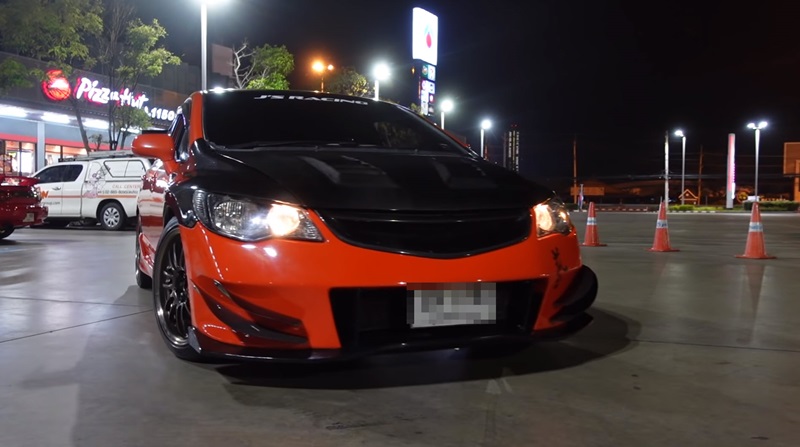 ยูทูบเบอร์แข่งรถบนถนน