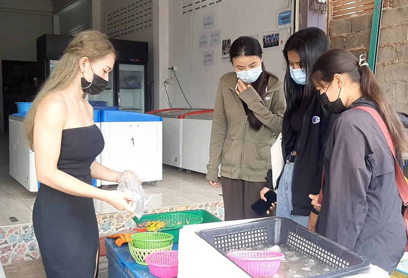 ขายกุ้งตัวละ 2 บาท